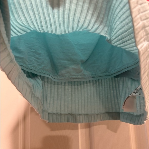 Old Navy Blue Ribbed Cropped Cami - Picture 4 of 4